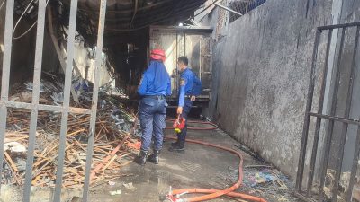 Gudang Perabotan di Babelan Bekasi Terbakar, Api Berkobar